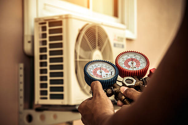 Professional Ac Installation technician working in Lincoln Park, PA